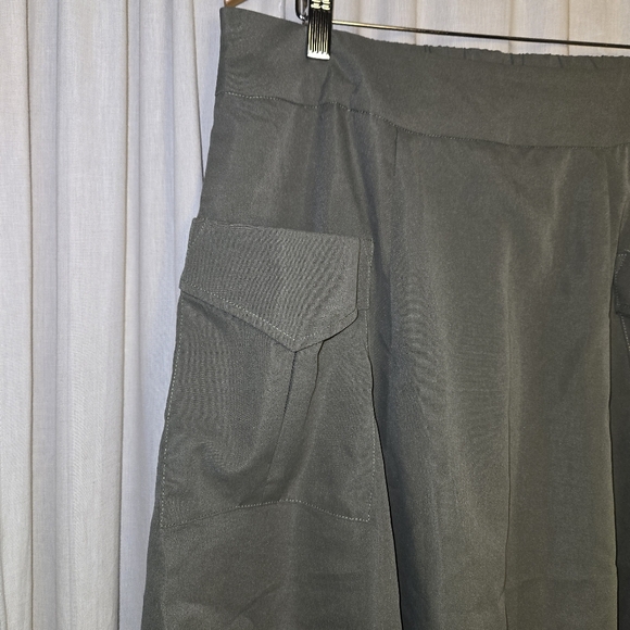 Bloomchic army green flowy skirt size 14 - Picture 3 of 5